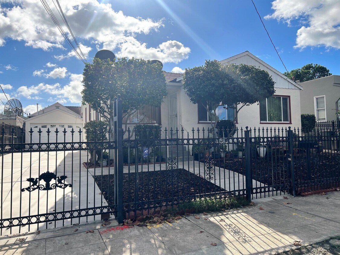Foto principal - 1800 100th Ave