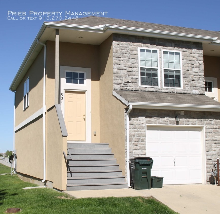 894 S Woodson Ct, Gardner, KS 66030 Townhome Rentals in Gardner KS