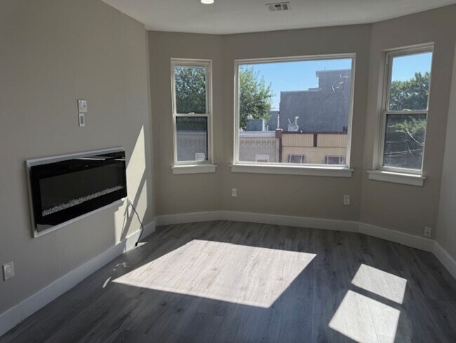 Building Photo - 1254 S 27th St