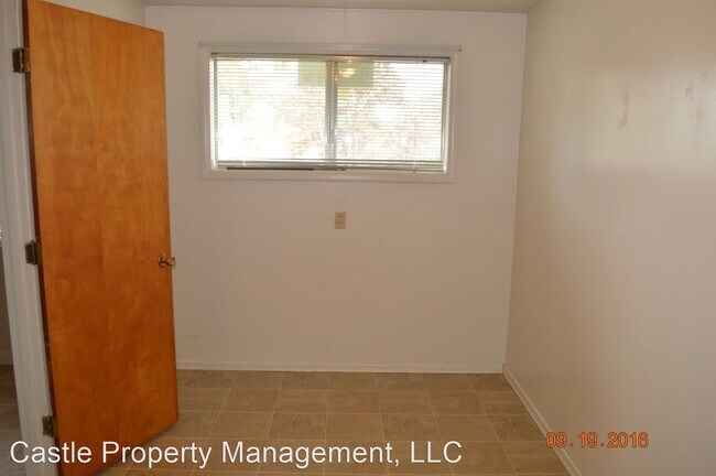 Building Photo - 37142-37144 Gore Dr