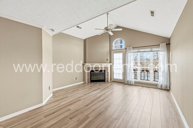 Foto del edificio - Stylish Waterfront Living Near Keystone at the Crossing