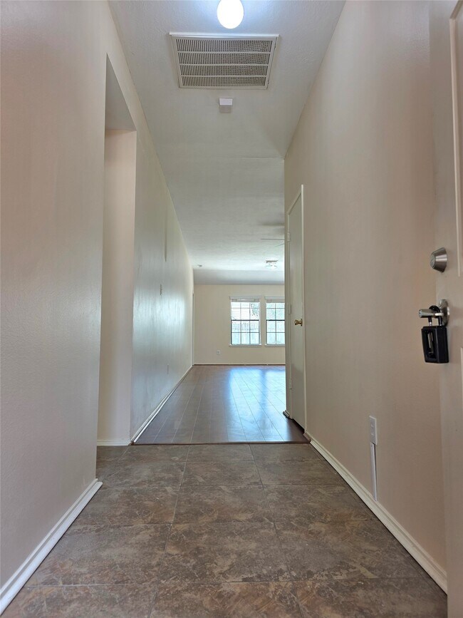 Foto del edificio - 16106 Darwood Ct