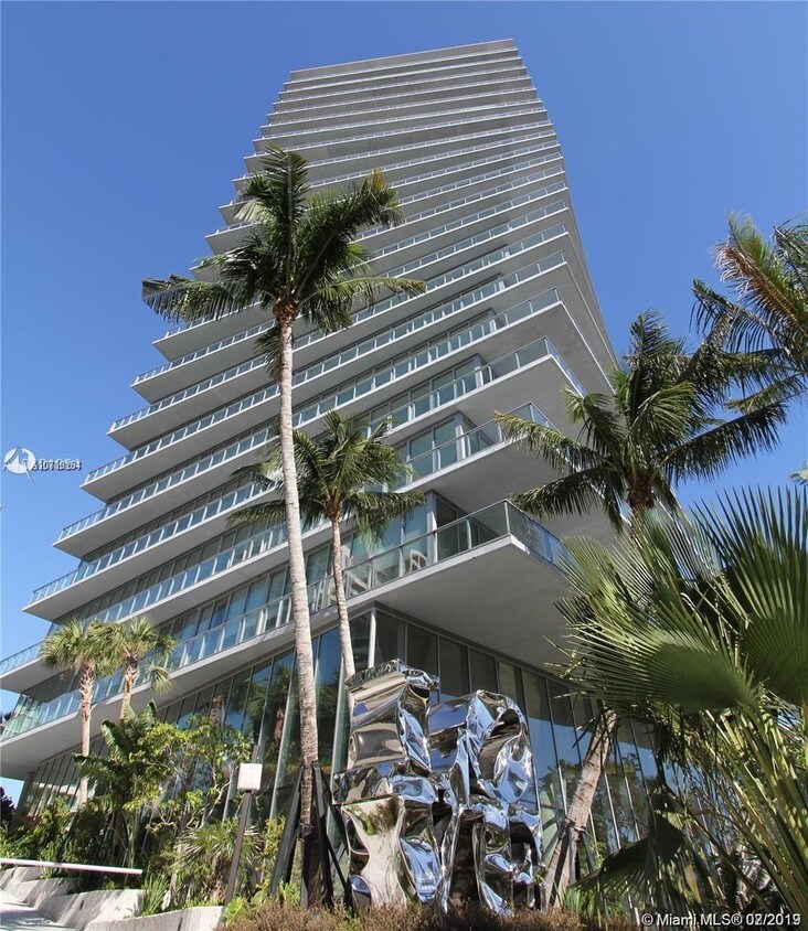 Foto principal - 2675 S Bayshore Dr