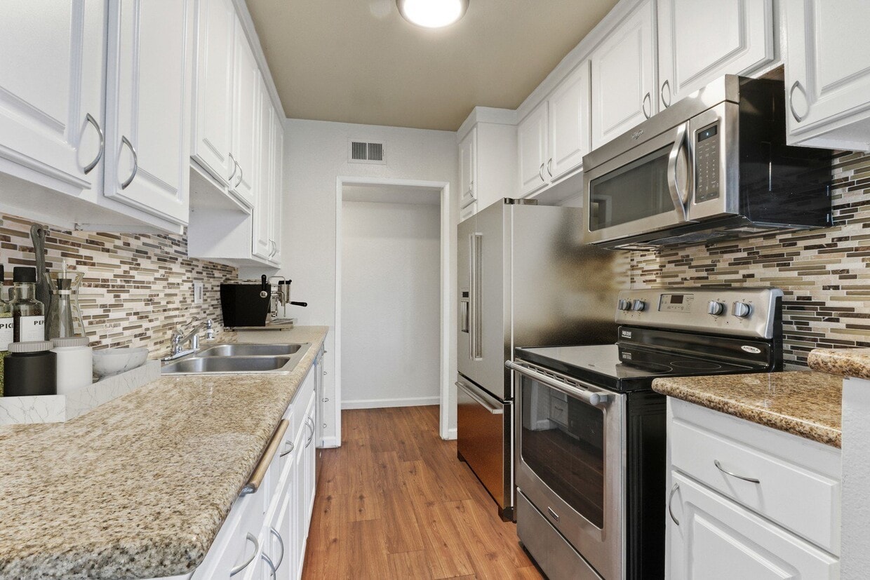 Primary Photo - Monterra Ridge Apartments