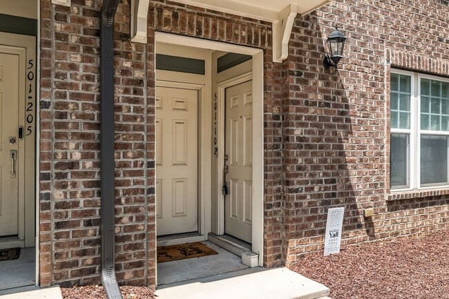 Building Photo - Move-in Ready Downtown Raleigh Condo - Walk to Seaboard Station!