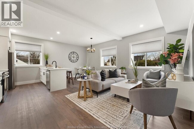 Building Photo - 120 Centre St