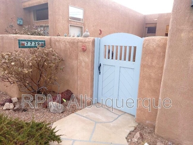 Foto del edificio - 7739 Cedar Canyon Rd NE