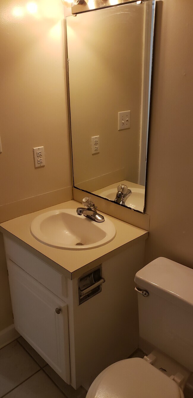 Baño 2 - 560 Snow Hill St