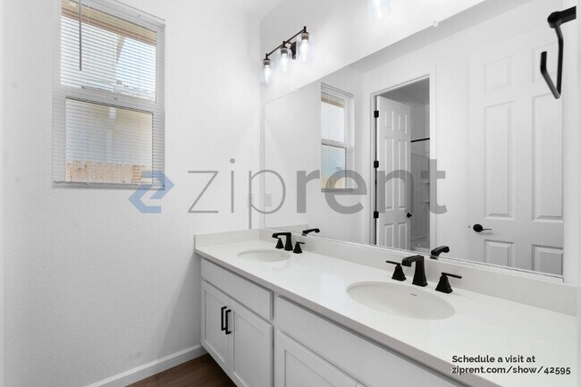 Foto del edificio - 1529 Falabella Way