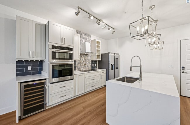 Building Photo - Grande Pointe