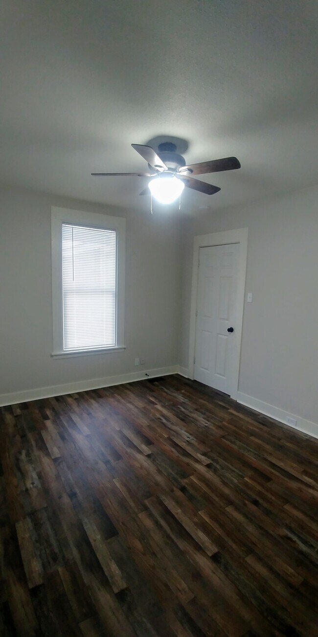 Bedroom - 5127 N Monroe St