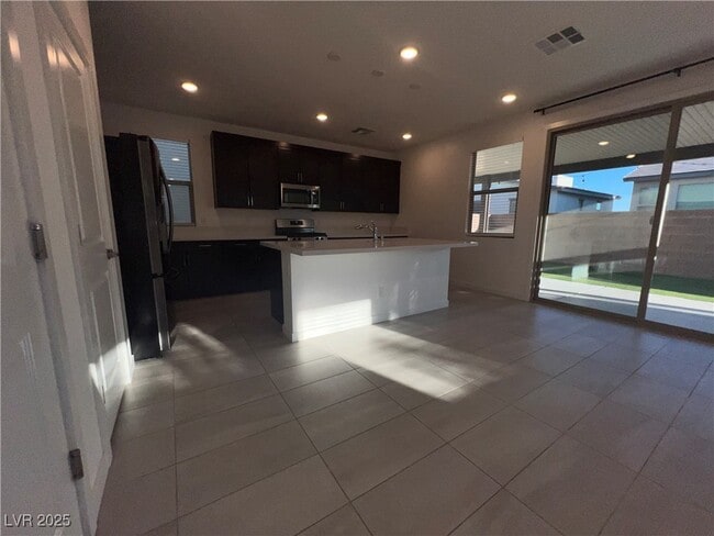 Foto del edificio - 549 Everett Ridge Ave