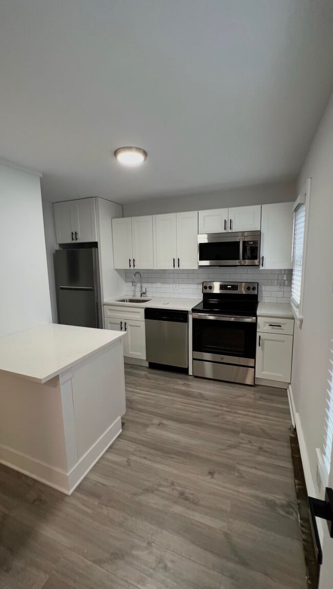 Building Photo - 4 Larsen St