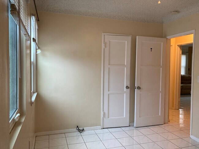 Foto del edificio - 15523 Van Ness Ave