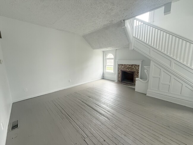 Building Photo - 343 Cedar Ave