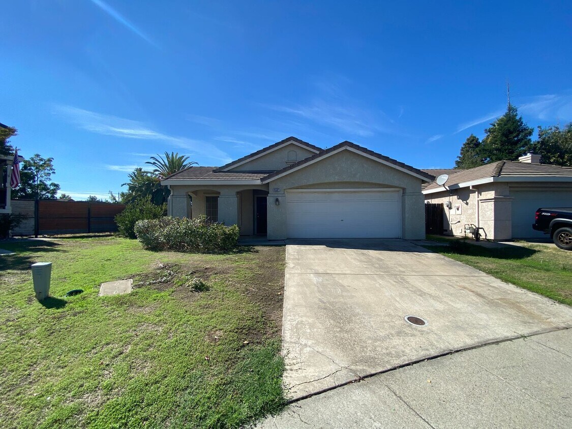 Foto principal - Charming Home with a Large Lot