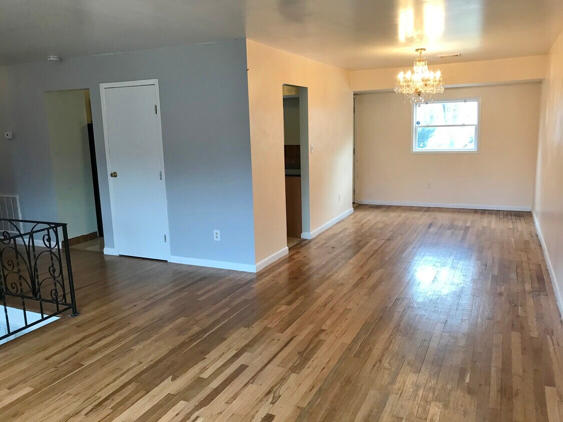 123 Pear St, Brentwood, NY 11717 Apartments in Brentwood, NY