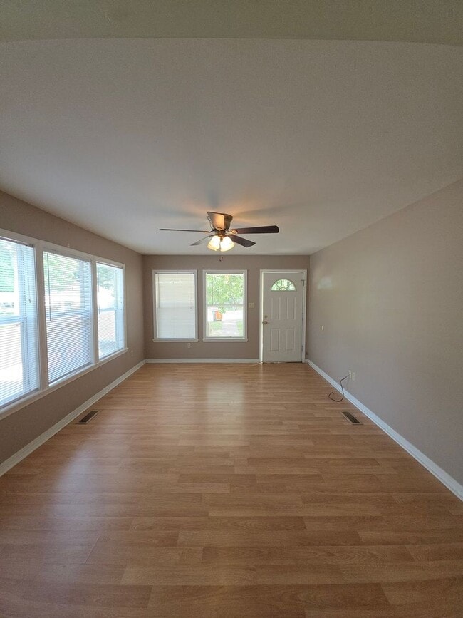 Building Photo - 204 S Laredo Ave