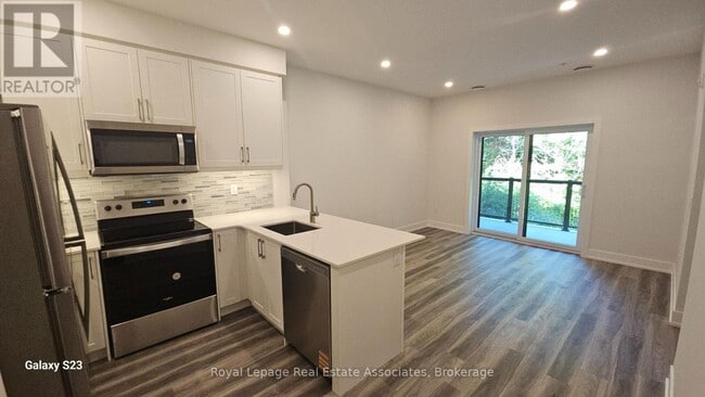 Building Photo - 1100-1100 Lackner Pl