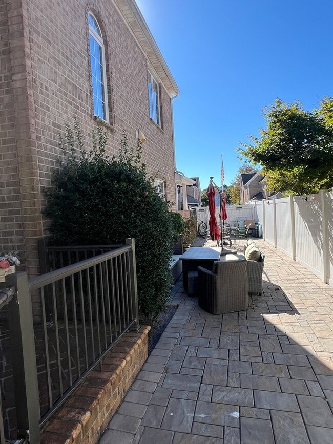 Building Photo - LYNNHAVEN SHORES