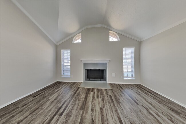 Building Photo - 2515 Chestnut Cir