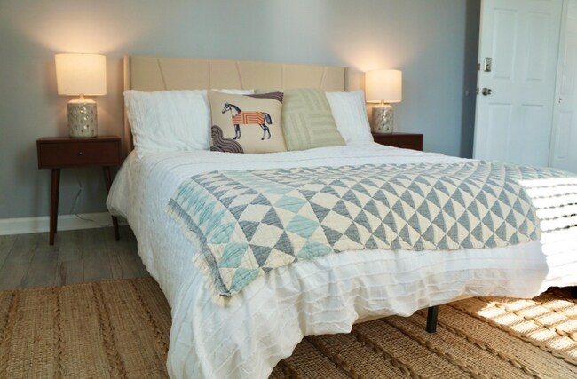 Foto del edificio - 912 E Spring St