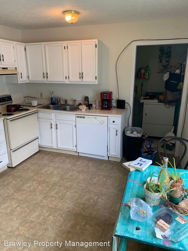 Foto del edificio - 3 br, 1.5 bath House - 825 W. 11th St