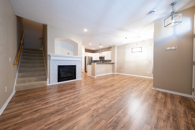 Building Photo - 10875 Oak Grv Cir