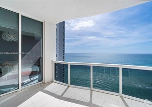 Building Photo - 15811 Collins Ave