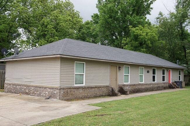 Building Photo - 501 E Allen Ave