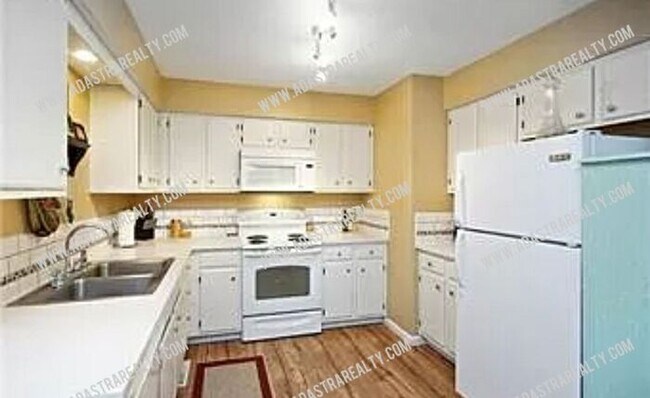 Building Photo - 1806 Gates Dr W