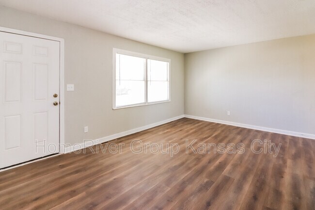Building Photo - 6410 E 149 Terrace