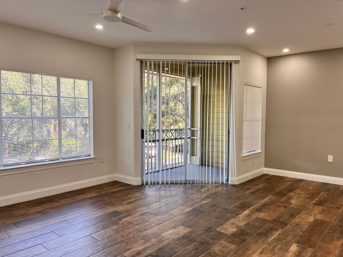 Foto principal - 1 bed 1 bath condo in a gated community!
