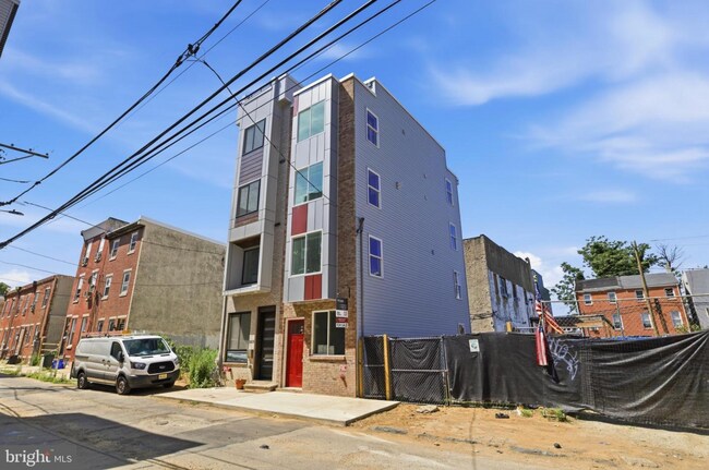 Building Photo - 1511 W Flora St