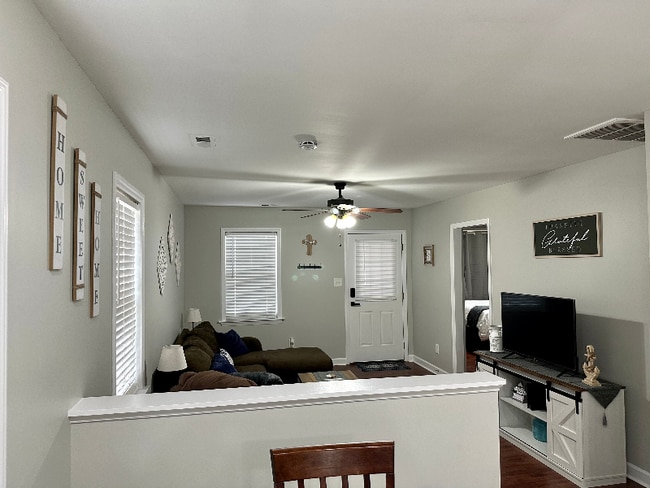 Building Photo - 1642 Thompson Dr