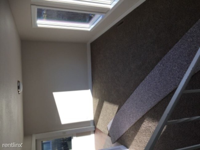 Foto del edificio - 3 br, 1 bath Apartment - 1645 B Street
