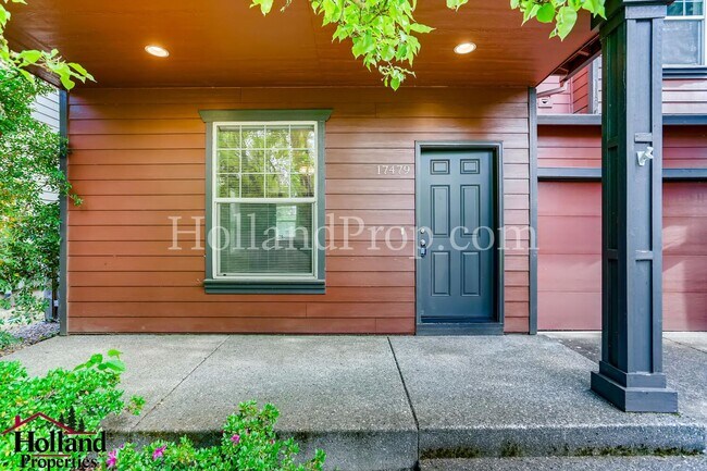 Foto del edificio - Spacious 3-Bedroom Townhouse with Modern C...