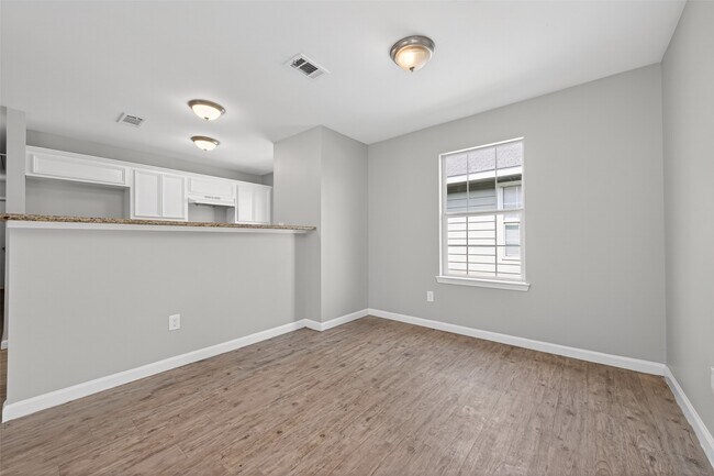 Building Photo - 7511 Dyer St