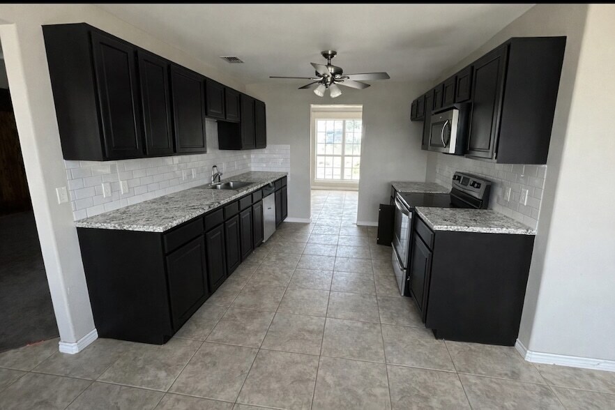 Foto del edificio - 1165 Key Ln