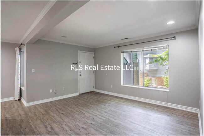 Foto del edificio - 1547 N Riverside Ave