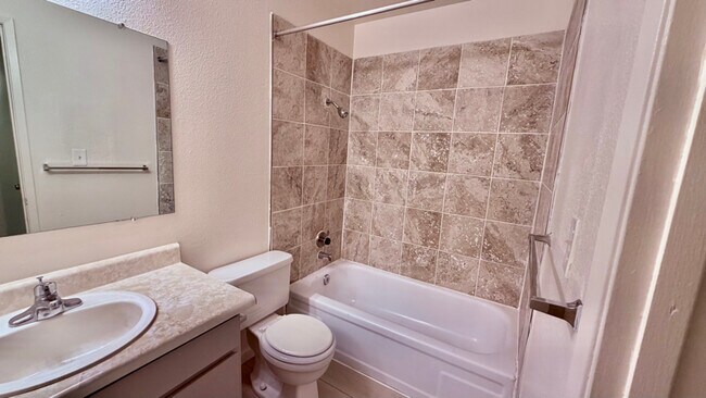 Foto del edificio - 4890 N Backer Ave