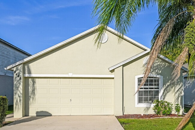 Building Photo - 8448 Oak Crossing Dr W