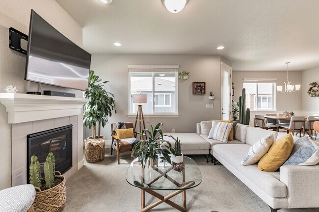 Building Photo - 8122 River Run Dr
