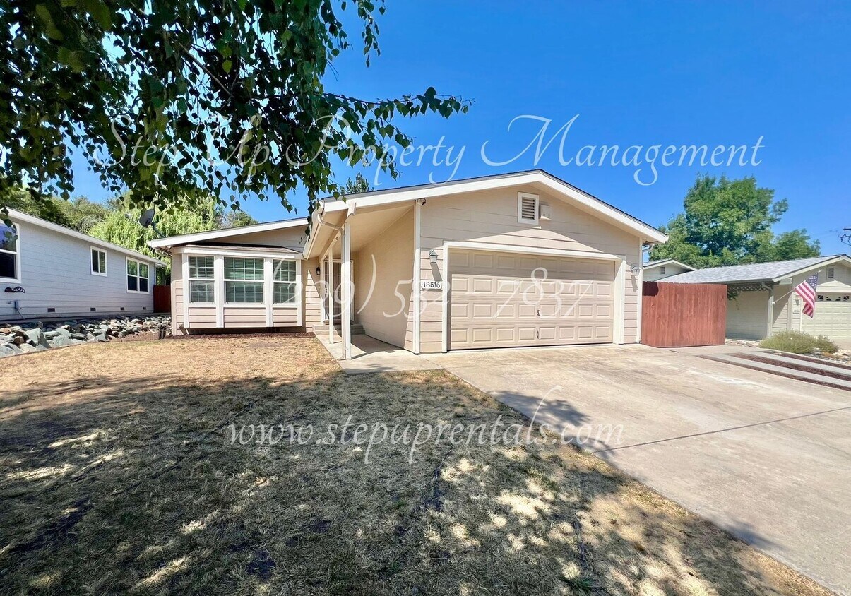 Primary Photo - Charming 3-Bedroom Home in Jamestown with ...