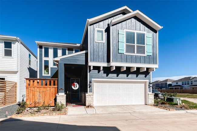 Foto del edificio - 2423 Driftwood Trl