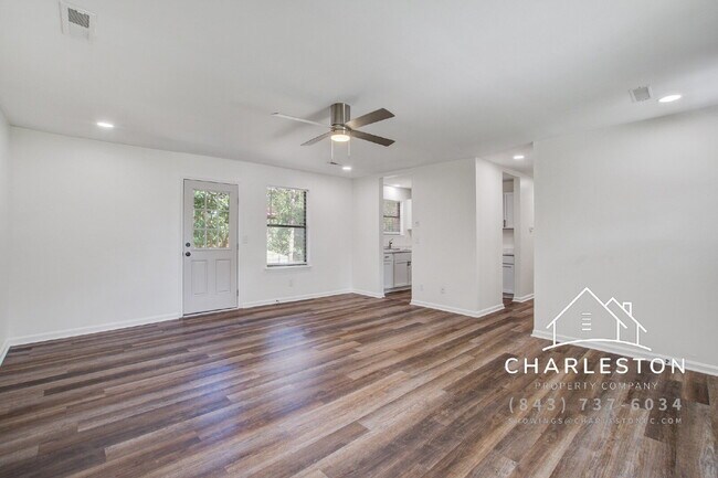 Foto del edificio - 114 Langley Dr