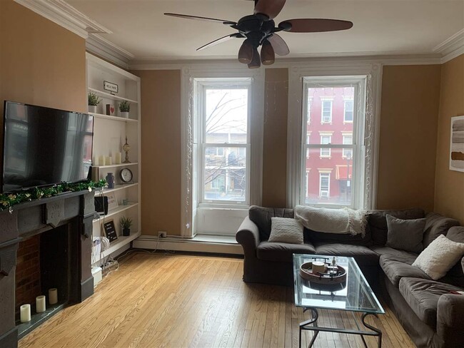 Foto del edificio - 819 Washington St