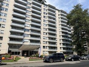 Building Photo - Fifty Cosburn