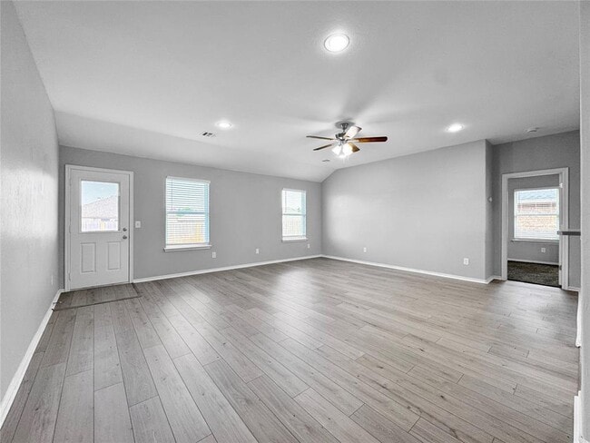 Building Photo - 2717 Sugar Pne Dr