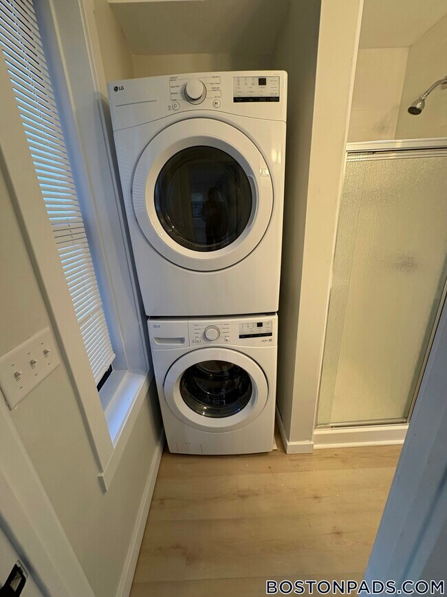 Foto del edificio - 28 Woodland St